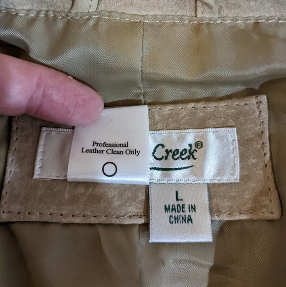 Women's Coldwater Creek beautiful leather vest with embossed design. Size large. - Picture 6 of 7